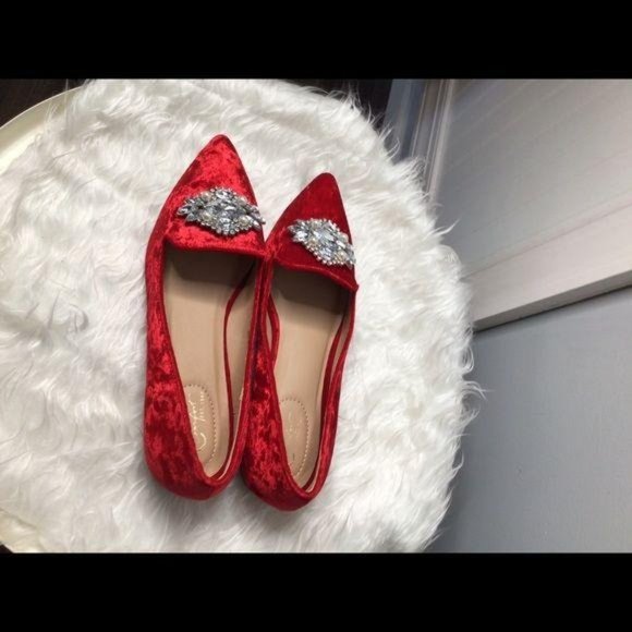 Elegant Red Velvet Loafers with Embellishments - Picture 12 of 16